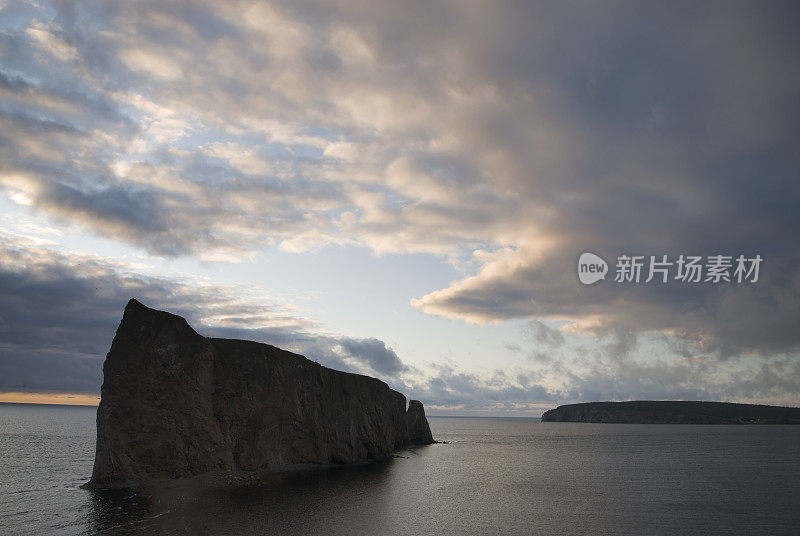 日出时分的Perce Rock